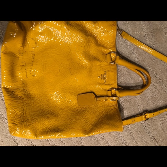 Prada - Picture 3 of 8